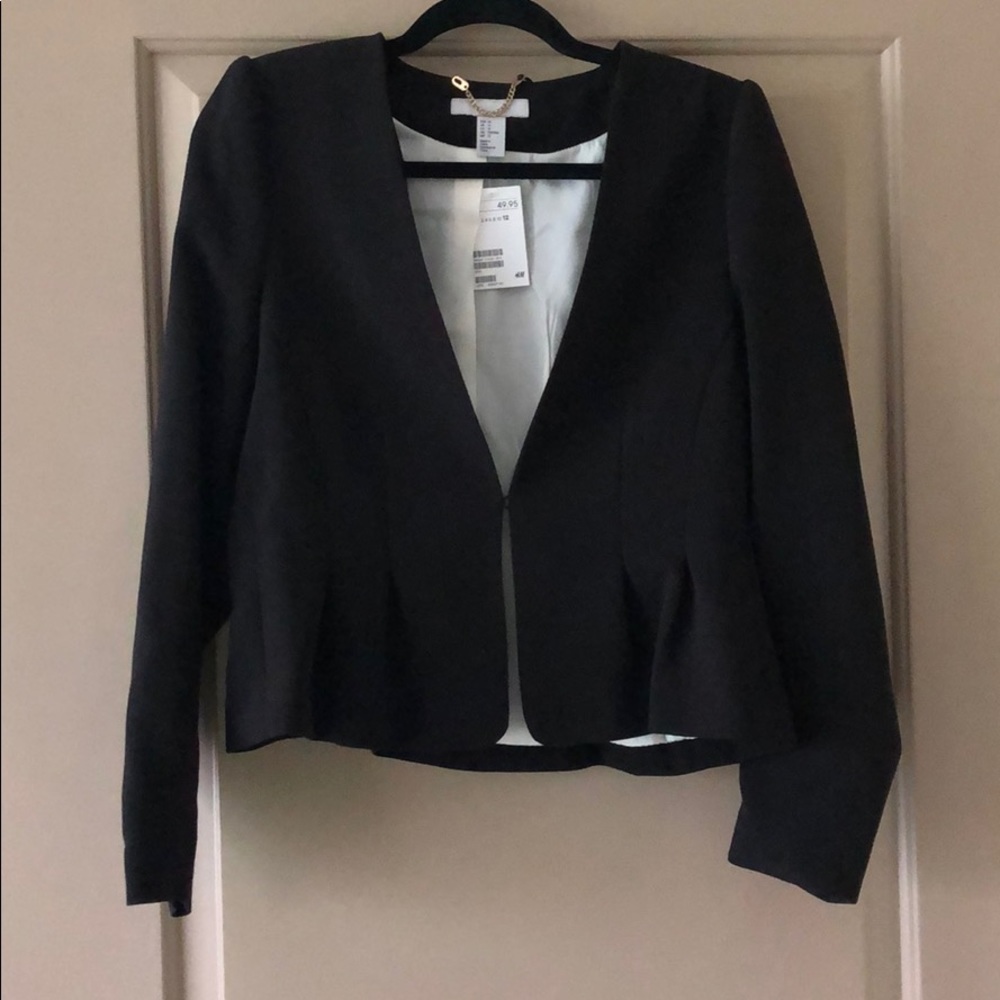 Single clasp black blazer